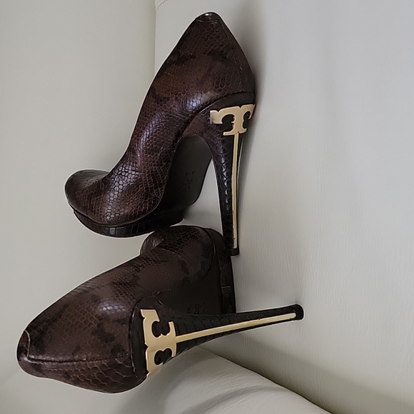 TORY BURCH Snake Print 5 inch Stiletto Heels SZ 8.5 - Picture 3 of 12